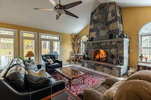 Smart TV, fireplace, DVD player, books - Parson Place (Upper Jay)