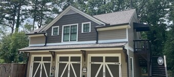 Private & Upscale Modern Carriage House - 7 Min Walk to Downtown!