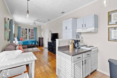 Classic Loft in Downtown Auburn, Alabama! LOCATION!