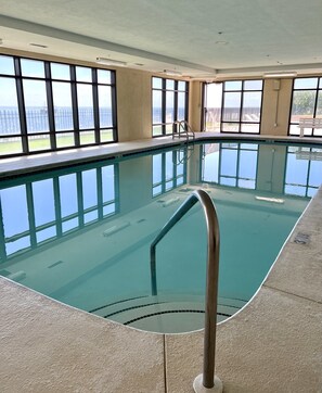 Piscine intérieure, piscine extérieure