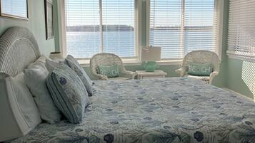 4 slaapkamers, een strijkplank/strijkijzer, reisbedje, gratis wifi