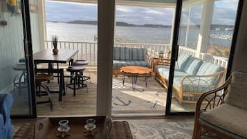 Smart TV, reproductor de DVD, biblioteca de música, videoteca