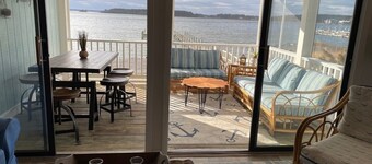 Waterfront, spectacular sunsets, private beach, and Dock Sept wknds still avail
