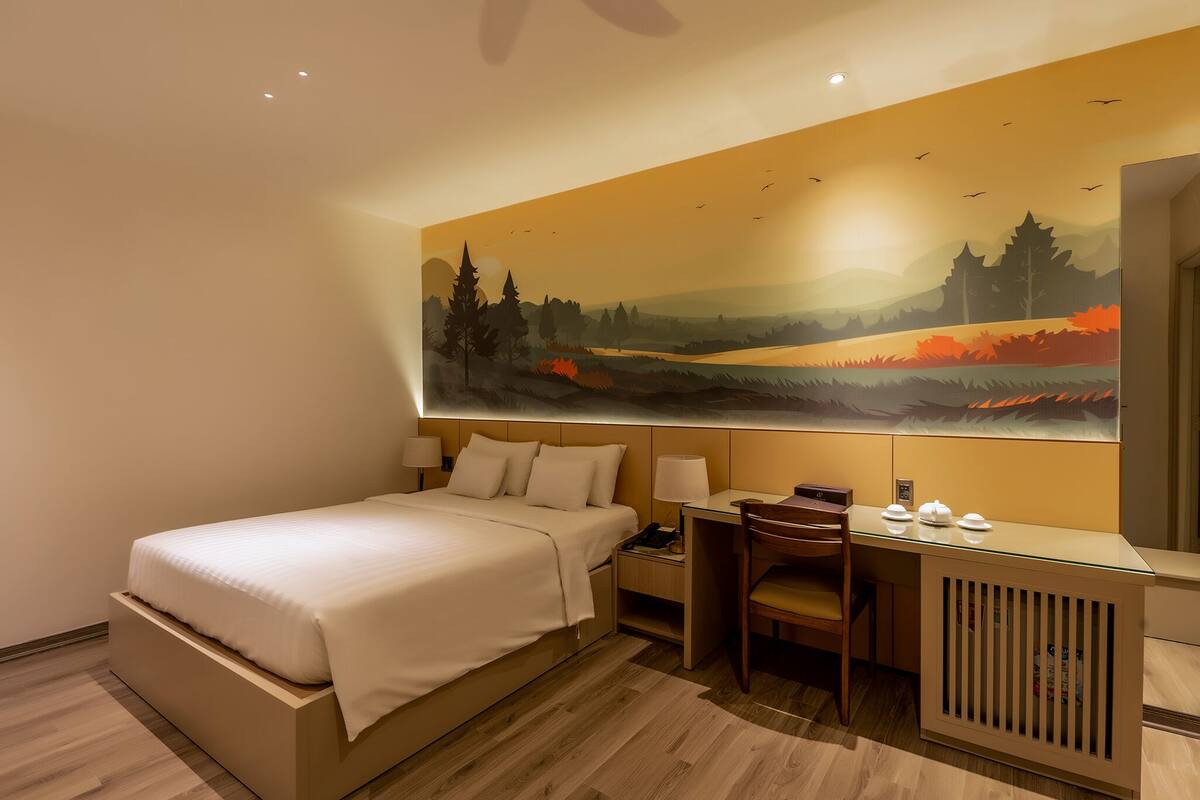 Phòng đôi Superior, 1 giường cỡ queen | Bộ đồ giường kháng dị ứng, minibar, két bảo mật tại phòng, bàn 