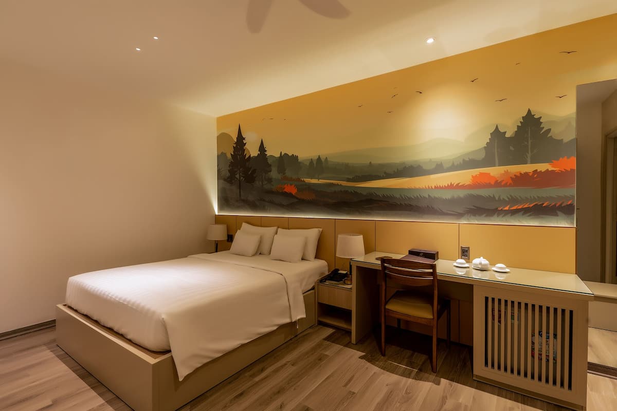 Kahden hengen superior-huone, 1 keskisuuri parisänky | Allergiatestatut vuodevaatteet, minibaari, tallelokero huoneessa