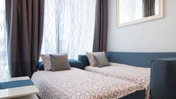 Apartment, 2 Bedrooms, City View, Tower | Living room | 40-inch flat-screen TV with cable channels, TV