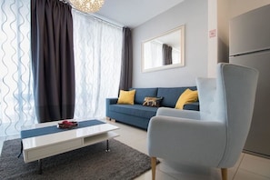 Apartment, 2 Bedrooms, City View, Tower | Living room | 40-inch flat-screen TV with cable channels, TV - Sweethome26 Luxury Apt With Parking (Tel Aviv)