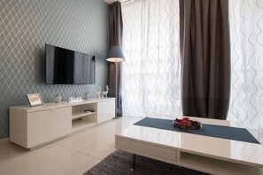 Apartment, 2 Bedrooms, City View, Tower | Living room | 40-inch flat-screen TV with cable channels, TV - Sweethome26 Luxury Apt With Parking (Tel Aviv)