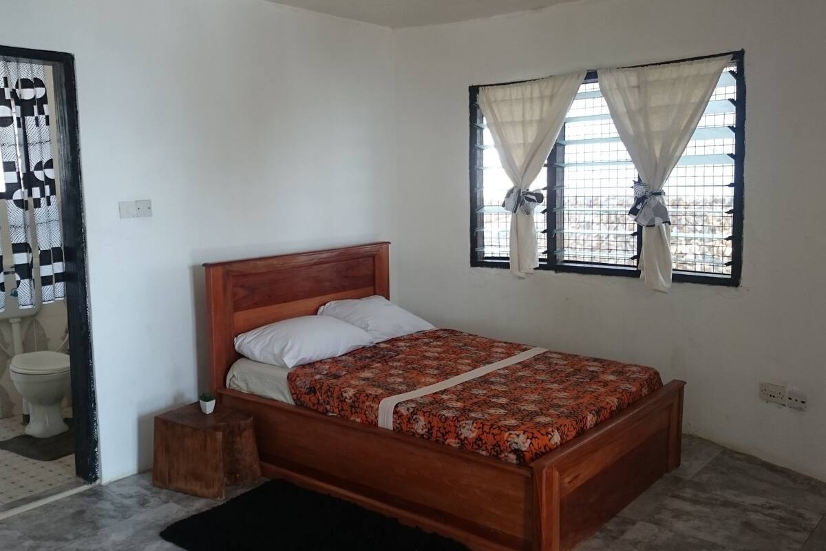 In-room safe, iron/ironing board, cots/infant beds, rollaway beds