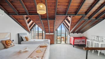 Executive-Penthouse, Balkon | Schallisolierte Zimmer, kostenloses WLAN, Bettwäsche