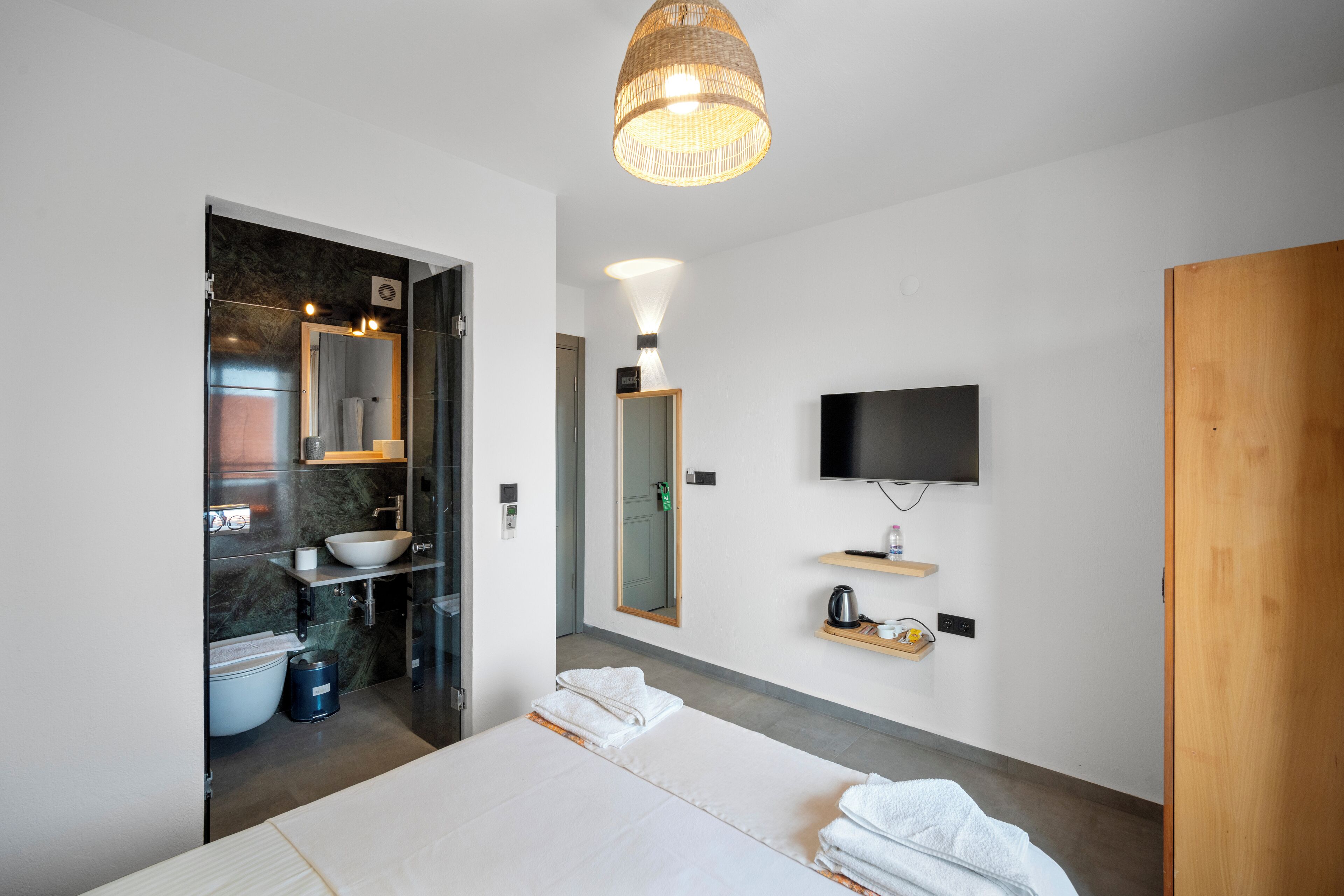 soundproofing, free wifi, bed sheets