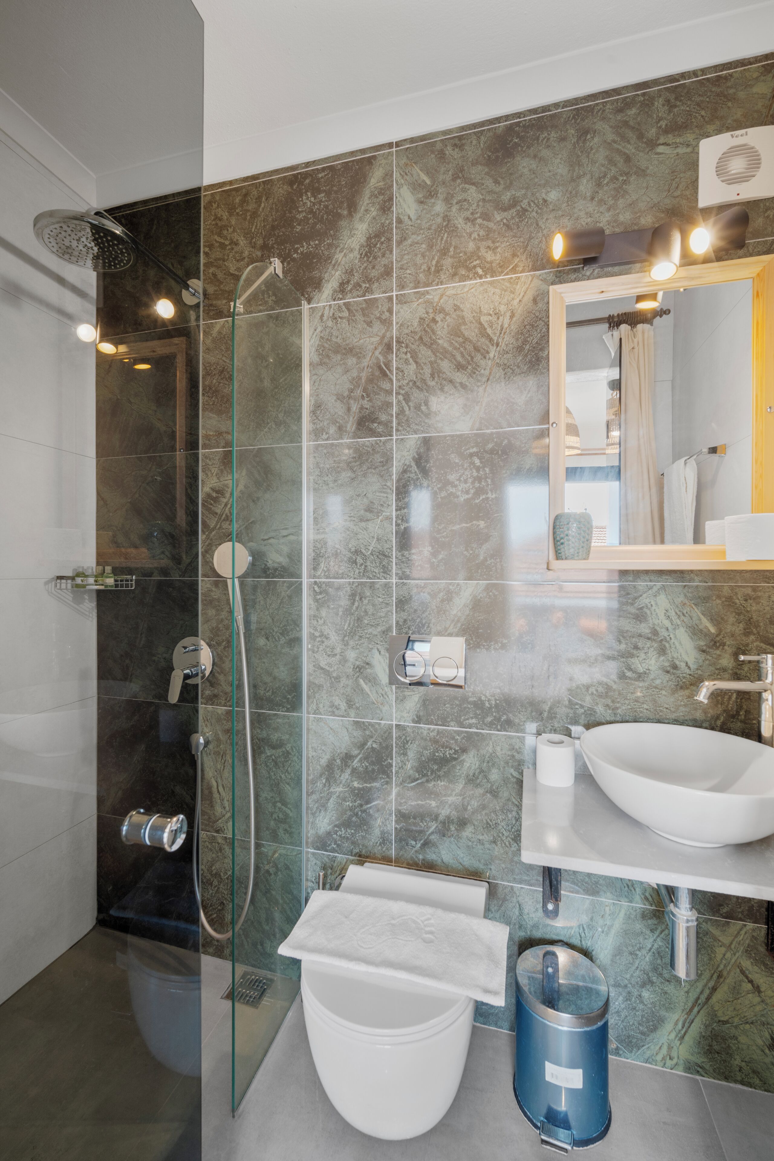 deluxe room | bathroom | shower, free toiletries, hair dryer, slippers