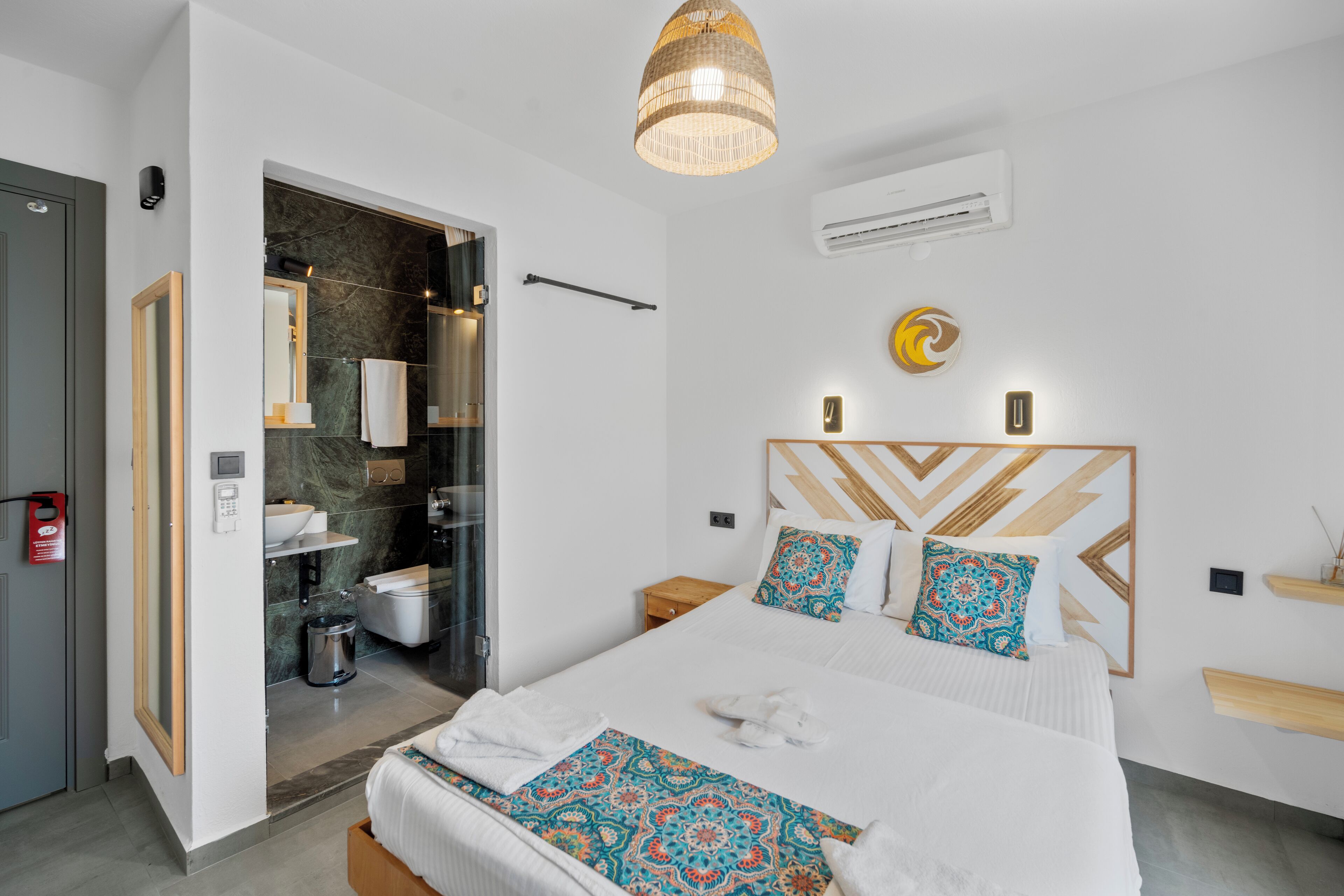 soundproofing, free wifi, bed sheets