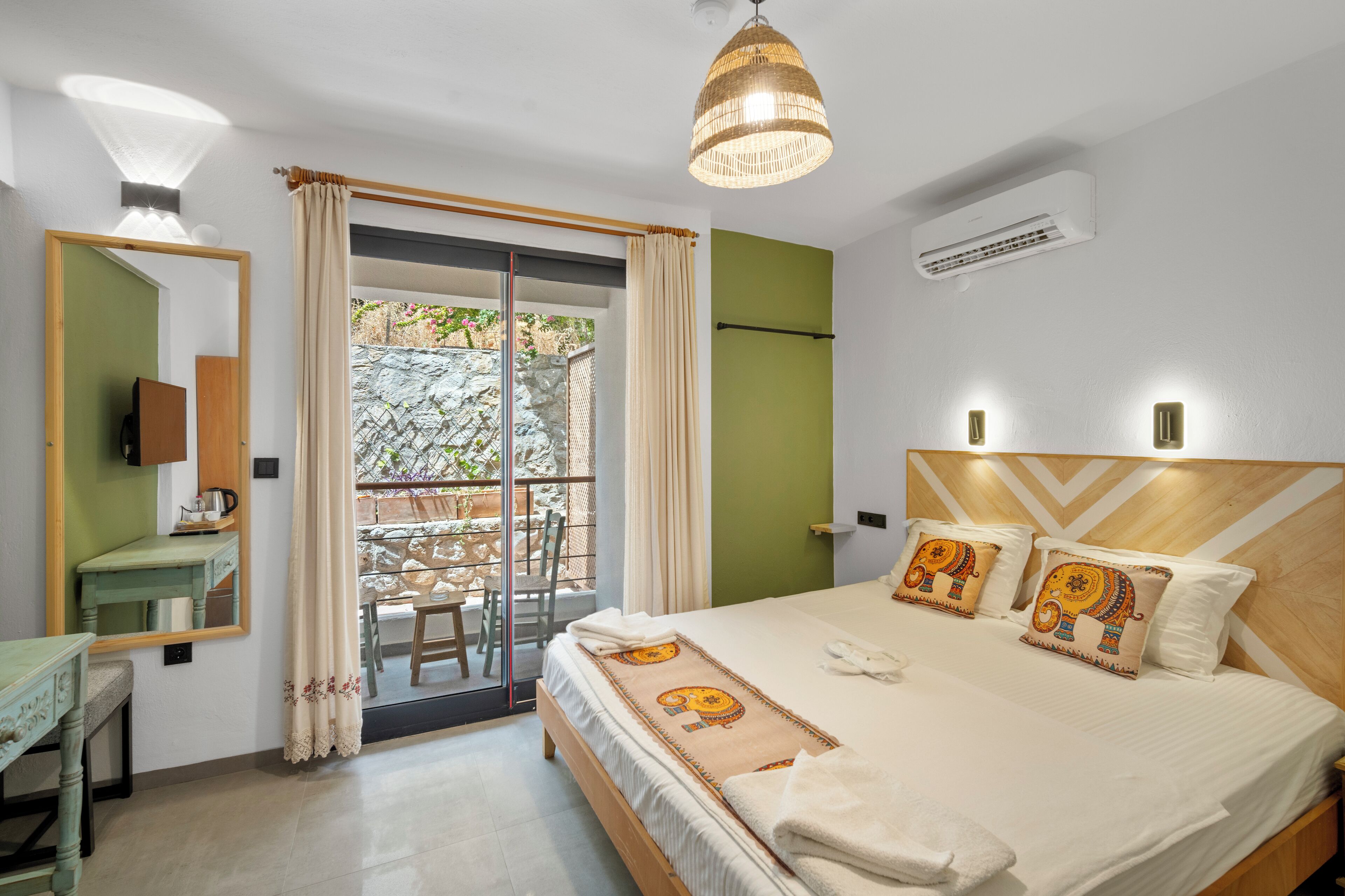 standard | soundproofing, free wifi, bed sheets