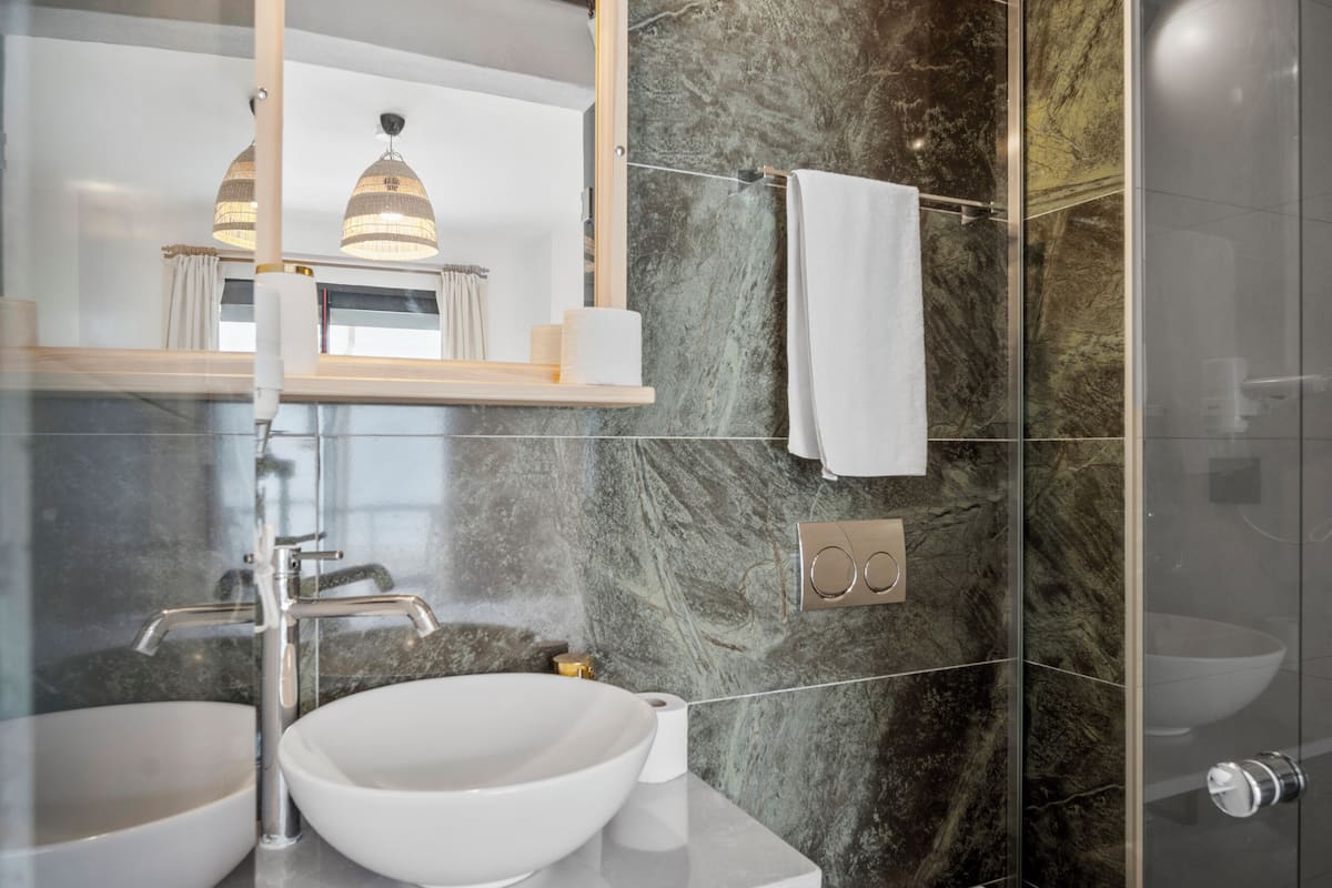 standard | bathroom | shower, free toiletries, hair dryer, slippers