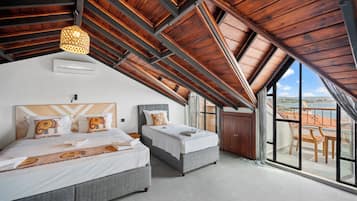 Executive Penthouse, Balcony | 1 bedroom, soundproofing, free WiFi, bed sheets