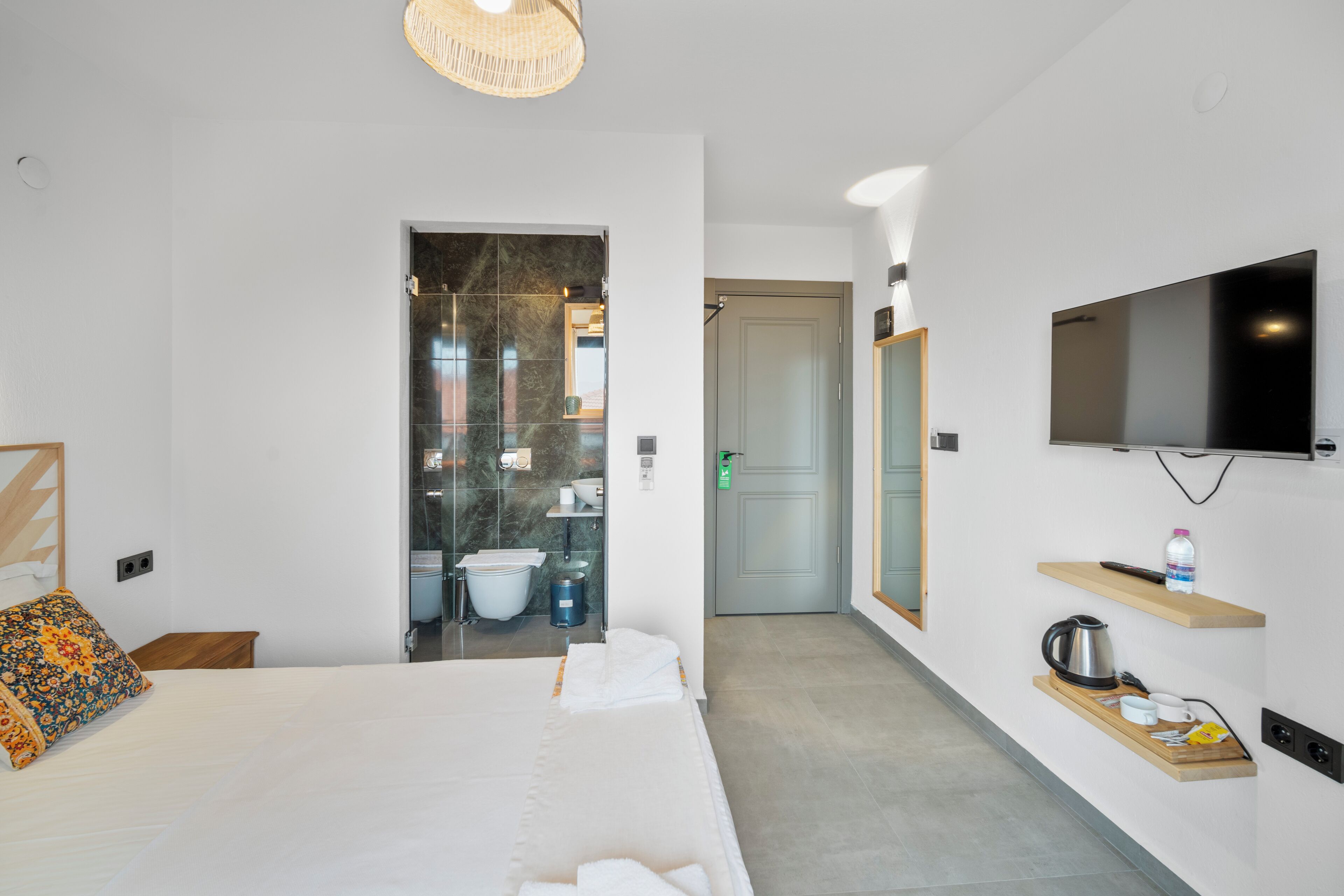 soundproofing, free wifi, bed sheets