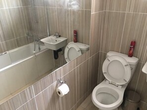 Basic Double Room, Hot Tub | Bathroom