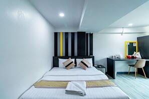 Habitació estàndard | Caixa forta a l'habitació, escriptori i habitacions insonoritzades