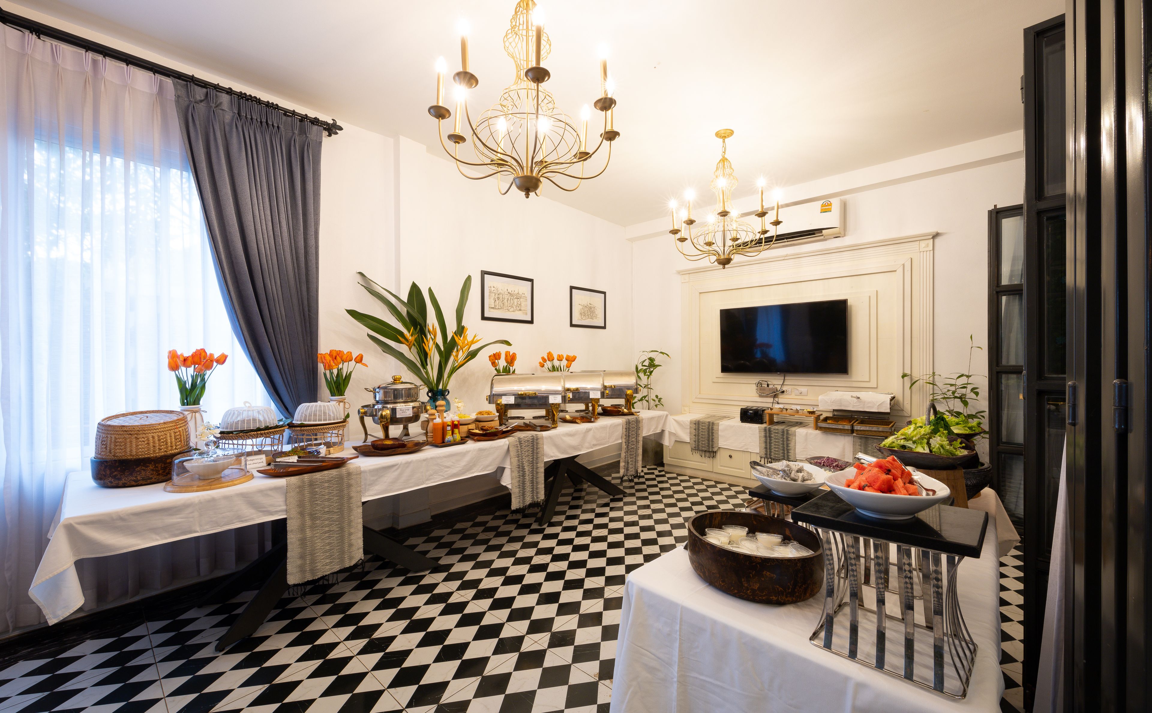 breakfast (usd 11 per person)