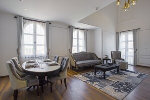 套房 (Le Thatluang) | 起居區 | 平面電視