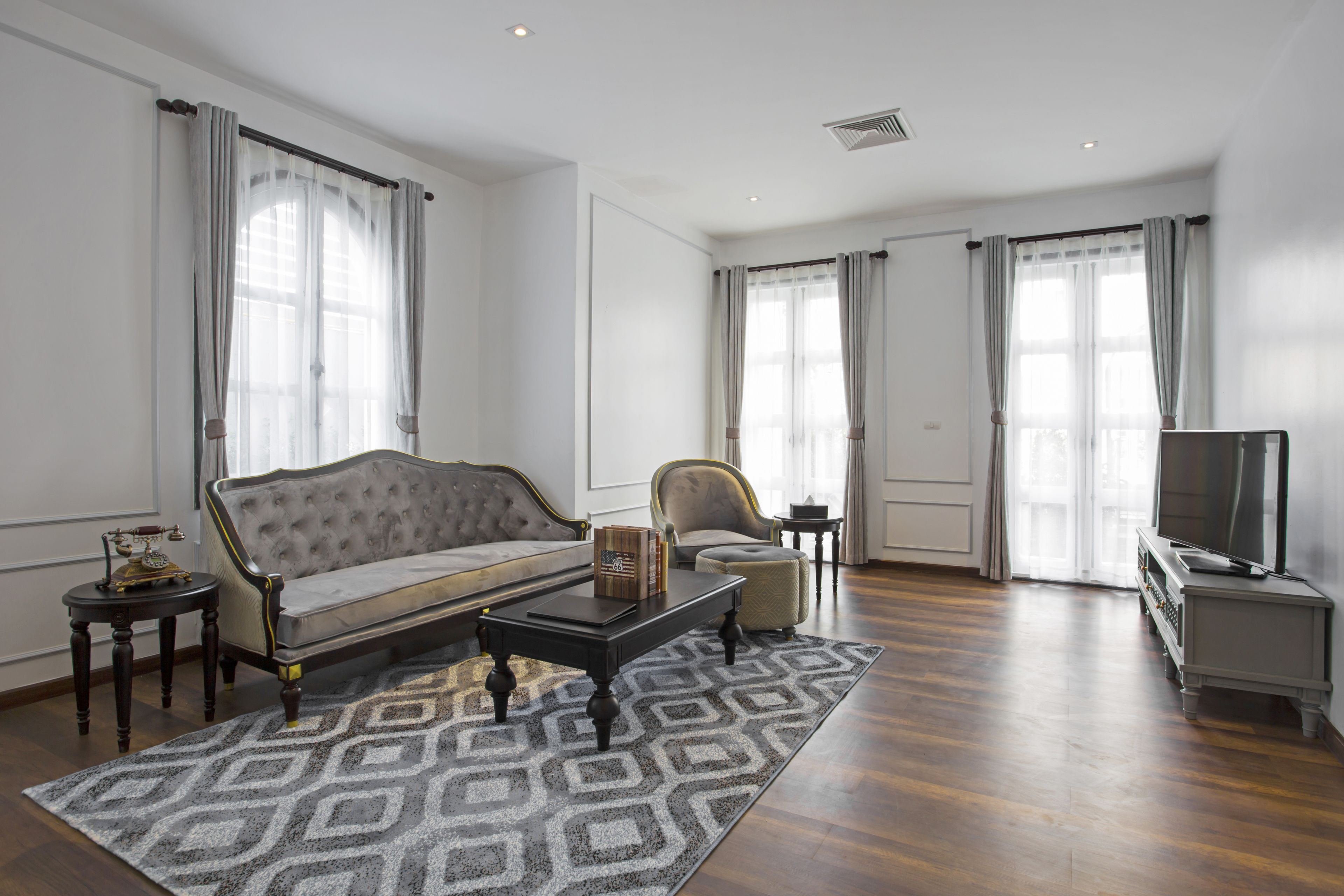 premier pool access | living area | flat-screen tv