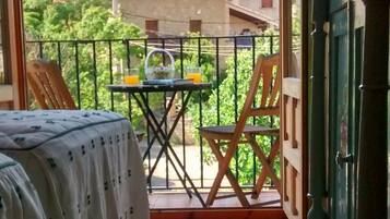 Rollaway beds (surcharge), WiFi (free), bed sheets