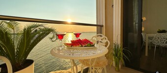 Deluxe Nicolle Solid Residence Mamaia