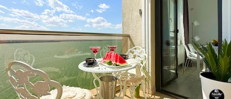 Appartamento Deluxe, 2 camere da letto, vista lago, lato lago | Vista del balcone