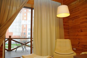 Hochwertige Bettwaren, Minibar, Zimmersafe, Schreibtisch