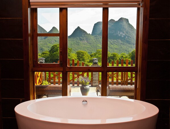 觀景閣樓套房 | 浴室 | 免費盥洗用品、吹風機、拖鞋