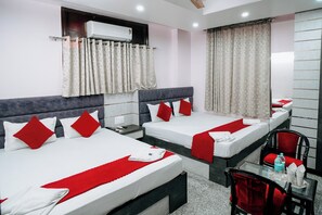 Family Room | 1 bedroom, premium bedding, in-room safe, desk - Hotel Jinendra Inn (Jaipur)