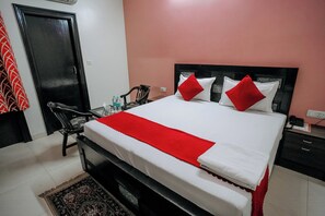 1 bedroom, premium bedding, in-room safe, desk