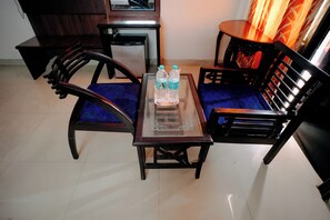 Quarto triplo superior | 1 quarto, roupas de cama premium, cofres nos quartos, escrivaninha