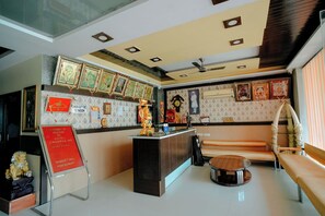 Lobby - Hotel Jinendra Inn (Jaipur)