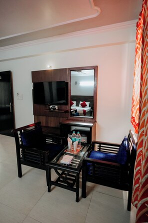 Quarto triplo superior | 1 quarto, roupas de cama premium, cofres nos quartos, escrivaninha