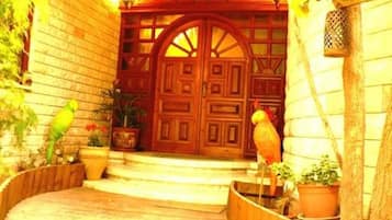 Mặt tiền nơi lưu trú