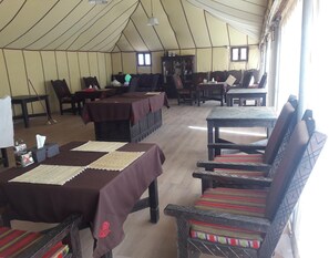 Frühstück, Mittagessen, Abendessen, lokale Küche