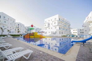 Outdoor pool, pool umbrellas, sun loungers