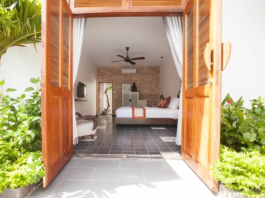 Tradisjonelt dobbeltrom, 1 kingsize-seng, hageutsikt | Sengetøy av topp kvalitet, safe på rommet og individuelt dekorert