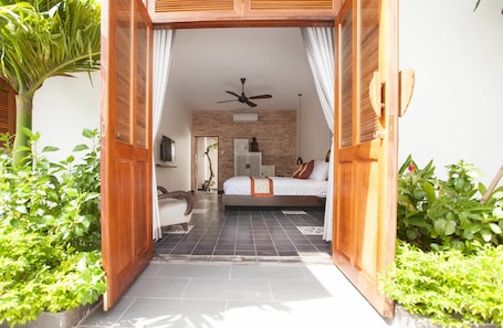 Traditional Double Room, 1 King Bed, Garden View. La Casita Saigon