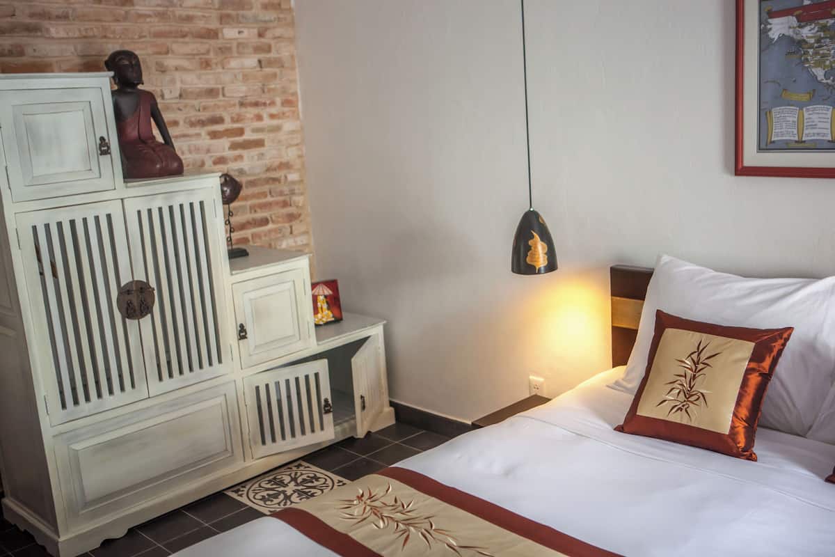 Bộ đồ giường cao cấp, két bảo mật tại phòng, trang trí khác biệt