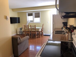Suite | Living area - Escarpment Heights Motel (Northern Bruce Peninsula)
