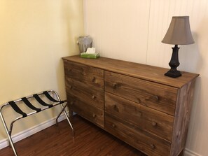 Suite | Blackout drapes, soundproofing, free WiFi, bed sheets - Escarpment Heights Motel (Northern Bruce Peninsula)