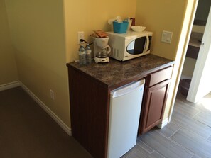Minibar - Escarpment Heights Motel (Northern Bruce Peninsula)
