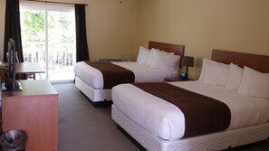 Habitación doble, 2 camas Queen size | Cortinas blackout, insonorización, wifi gratis y ropa de cama