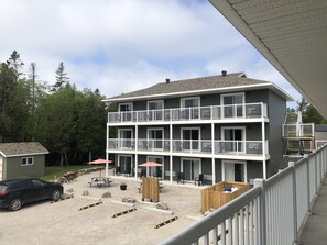 Vista frontal de la propiedad