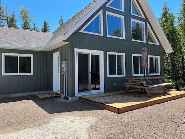 Casa de campo Confort, 3 habitaciones, para no fumadores | Área de sala de estar | Televisión de 40 pulgadas con canales por cable y reproductor de DVD