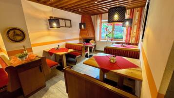 Breakfast, lunch, dinner served; international cuisine