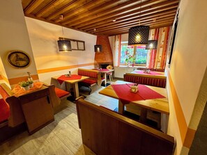 Breakfast, lunch, dinner served; international cuisine  - Hotel Restaurant Gasthof Michal (Kirchbach)